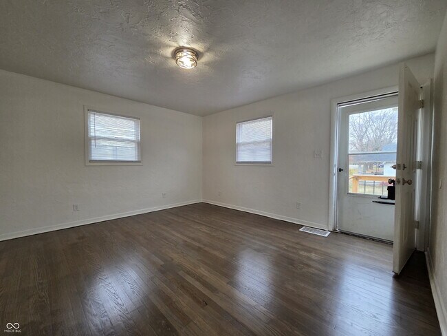 Foto del edificio - 702 W 23rd St