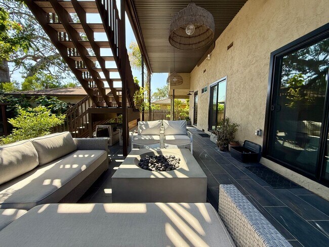 Building Photo - Unique 4 Bedroom House with OCEAN VIEWS in Sunset Cliffs! Fully Furnished! 6 Month Lease Term!