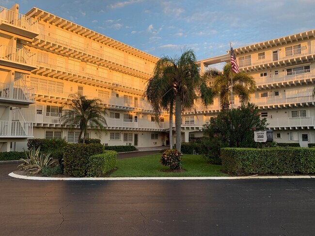 Foto del edificio - 3500 S Ocean Blvd