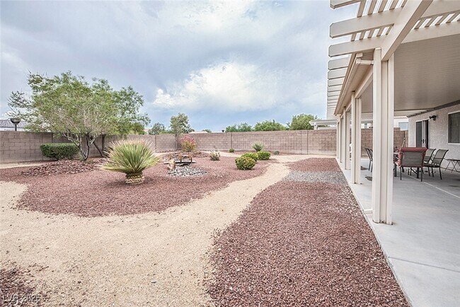 Foto del edificio - 5917 Gentle Creek Ln