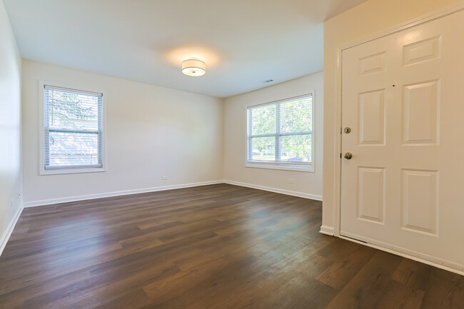 Building Photo - 1064 Crestwood Ln