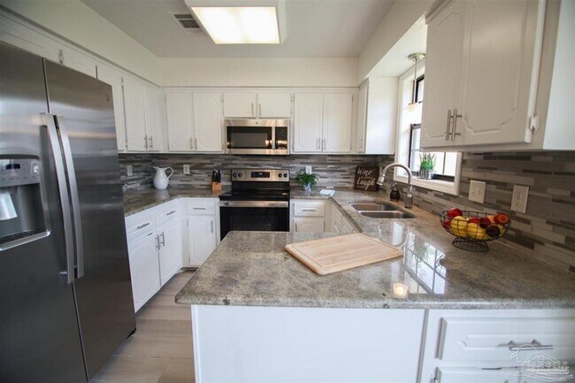 Building Photo - 7656 Old Hickory Dr