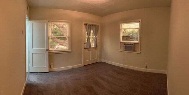 Building Photo - 1228 Kolle Ave