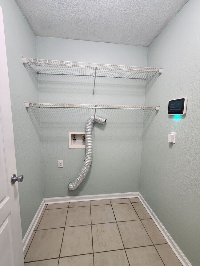 Foto del edificio - Comfortable 3-Bedroom Home with Open Layout