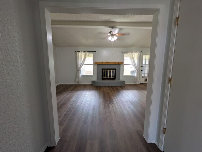 Building Photo - 2305 Stockbridge Ct