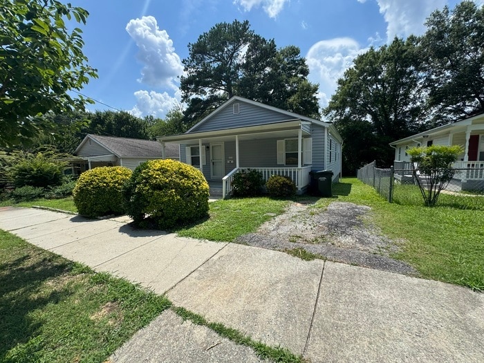 Foto principal - Adorable 3 bed 2 Bath SFH! Big Back yard a...