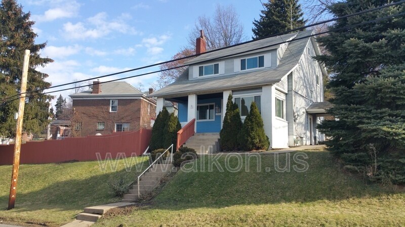 Primary Photo - 2321 Edgebrook Ave