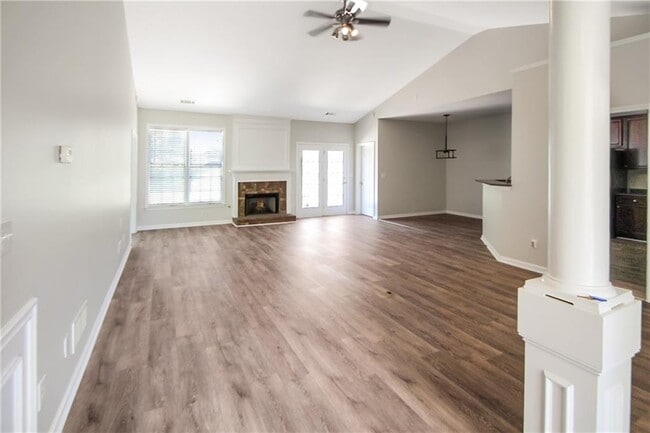 Building Photo - 258 Brookcliff Dr NE