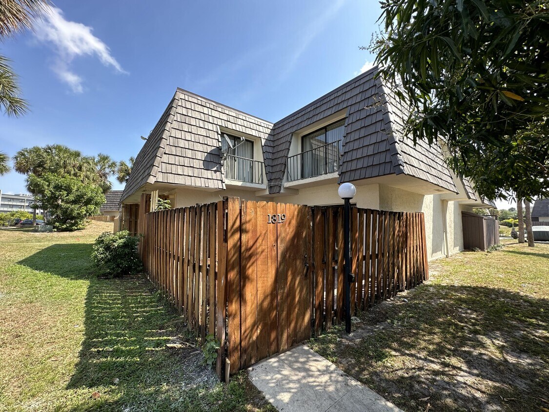 1819 N Congress Ave, West Palm Beach, FL 33401 Townhome Rentals in