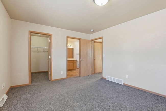 Building Photo - 912/914 Hartzheim Drive