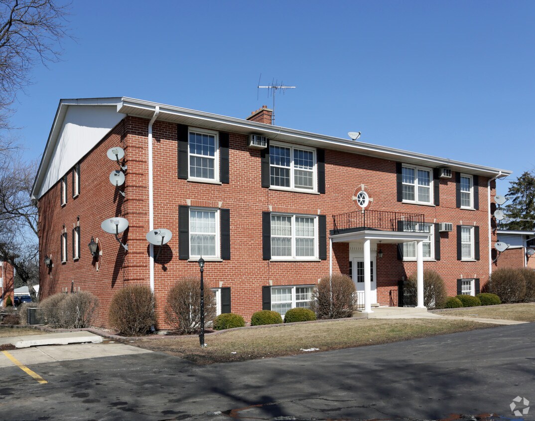 Primary Photo - 9 E Belmont Ave