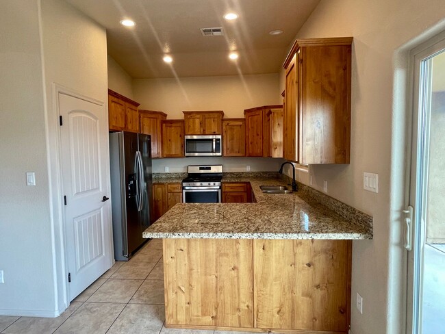 Building Photo - 3 bed 2 car garage home