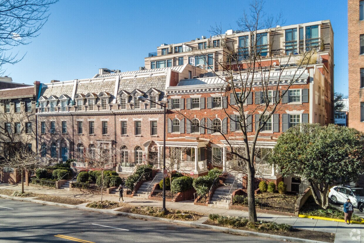 Foto principal - 2818 Connecticut Ave NW