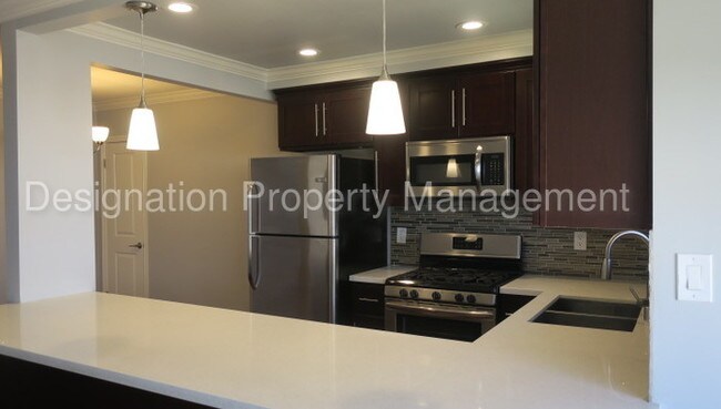 Building Photo - 7638 Hampton Ave