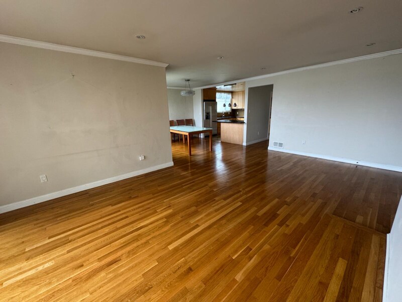 Foto principal - 93 Crestview Ave