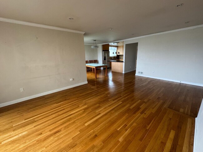 Building Photo - 93 Crestview Ave
