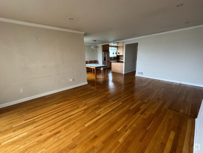 Building Photo - 93 Crestview Ave