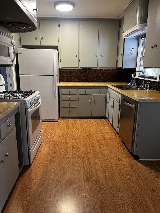 Foto del edificio - 3505 S Knoxville Ave