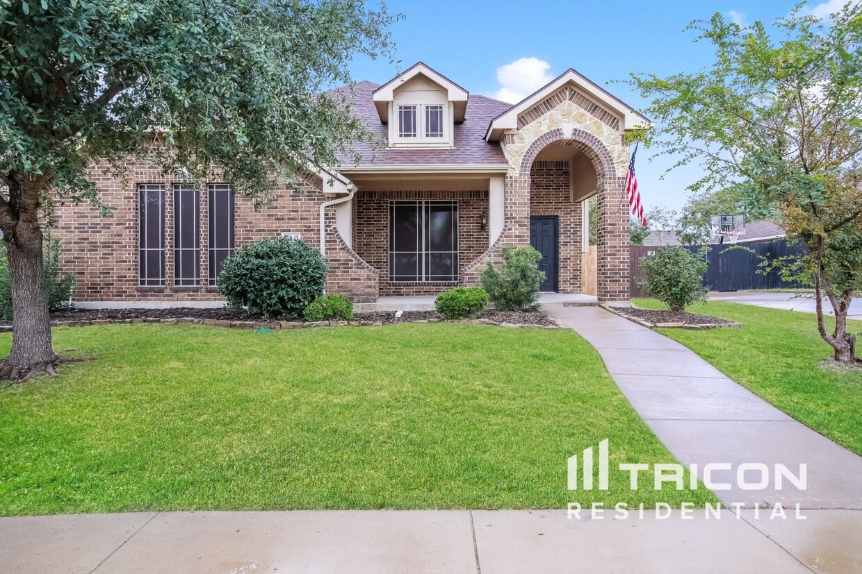 Foto principal - 713 Willow Crest Dr