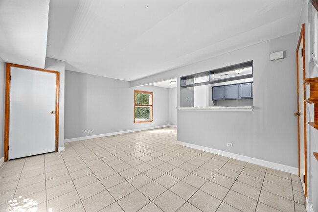 Building Photo - 1370 N Glen Cir