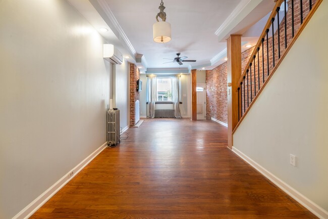 Building Photo - 220 S Conkling St