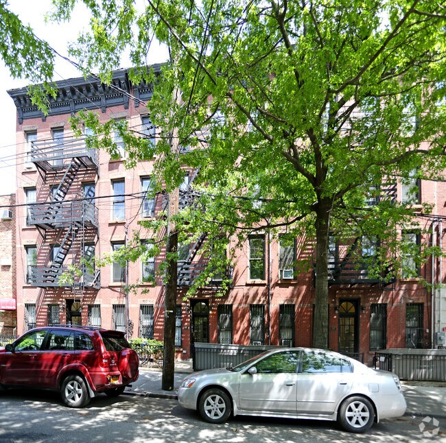 Building Photo - 535 Clinton St