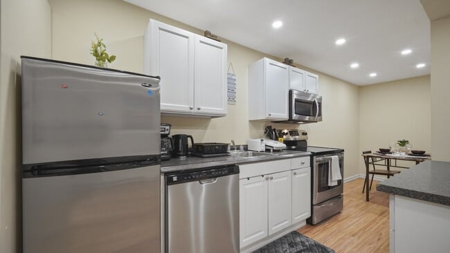 Building Photo - 203 Gower St