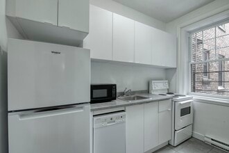 Building Photo - 2100 Rue du Fort