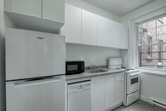 Building Photo - 2100 Rue du Fort