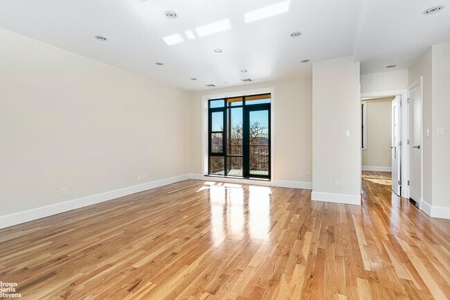 Foto del edificio - Big 3 Bedroom w/Private Balcony