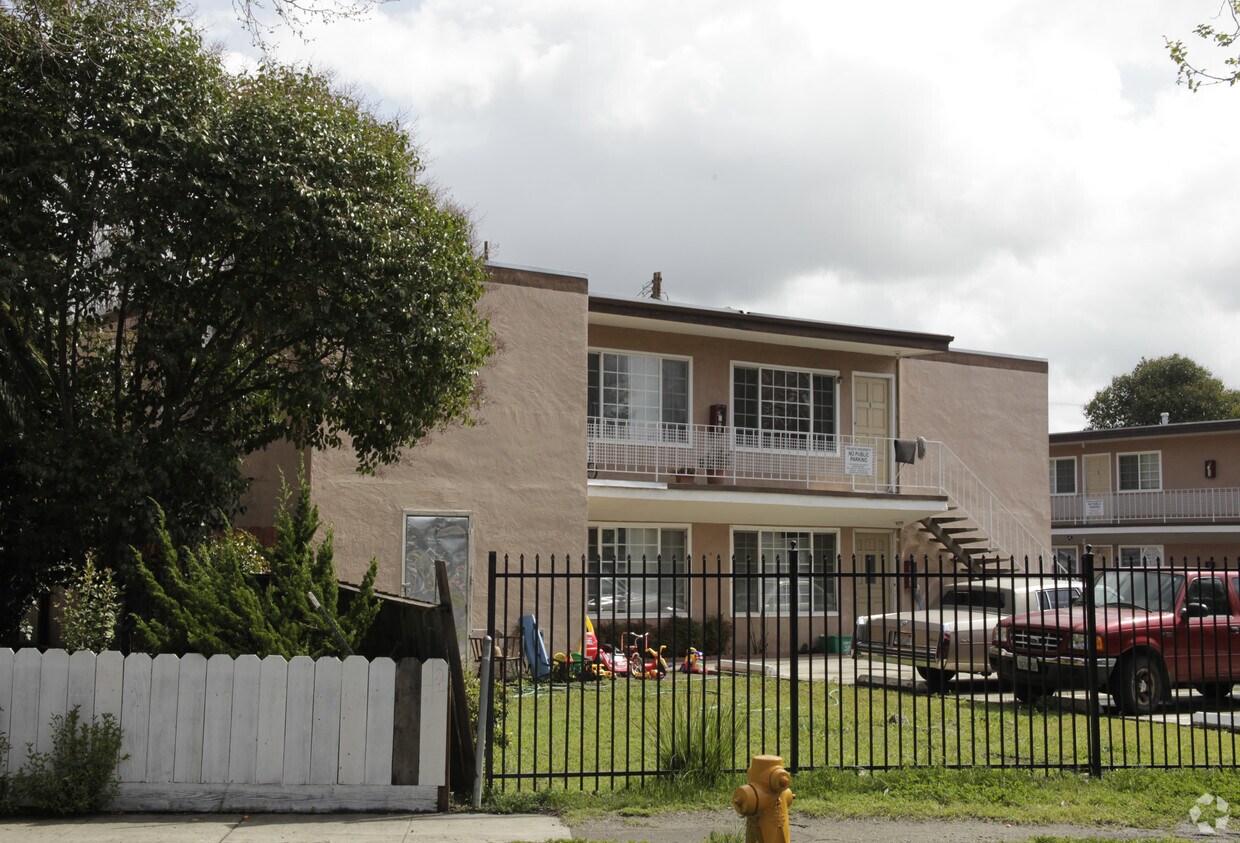 Foto del edificio - The Pines