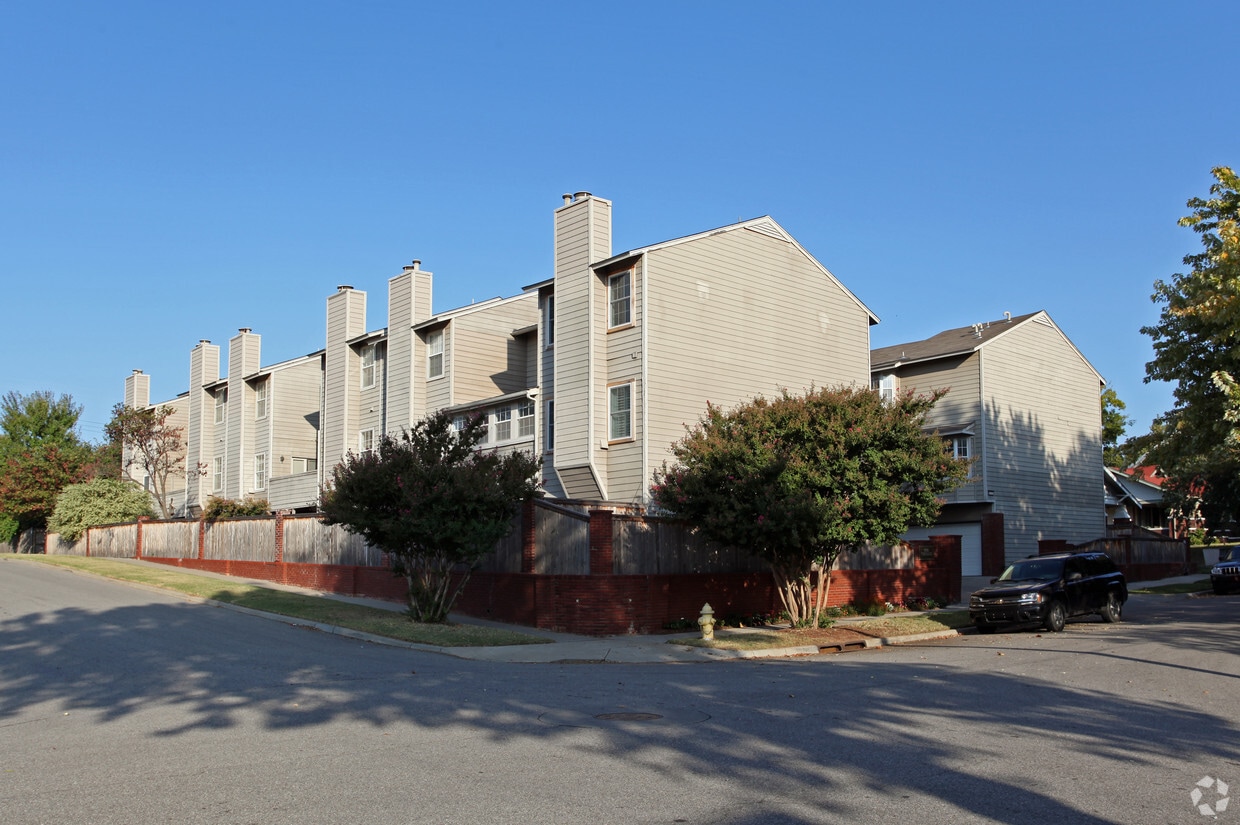Building Photo - 1418-1420 S Frisco Ave
