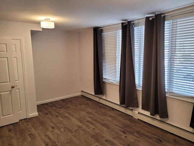 Habitación - 2538 E 12th St
