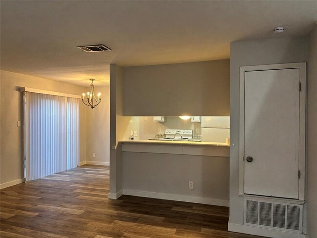 Foto del edificio - 1210 Southport Dr