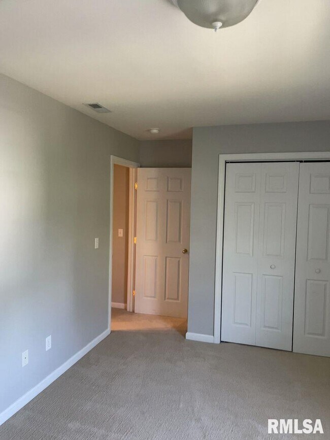 Building Photo - 934 West Trailcreek Drive