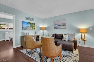 Building Photo - 546 4th Ave S