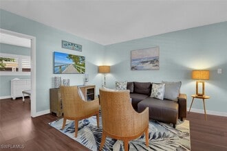 Building Photo - 546 4th Ave S