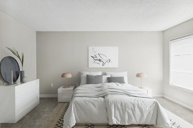Building Photo - Lenox Cove Apartments