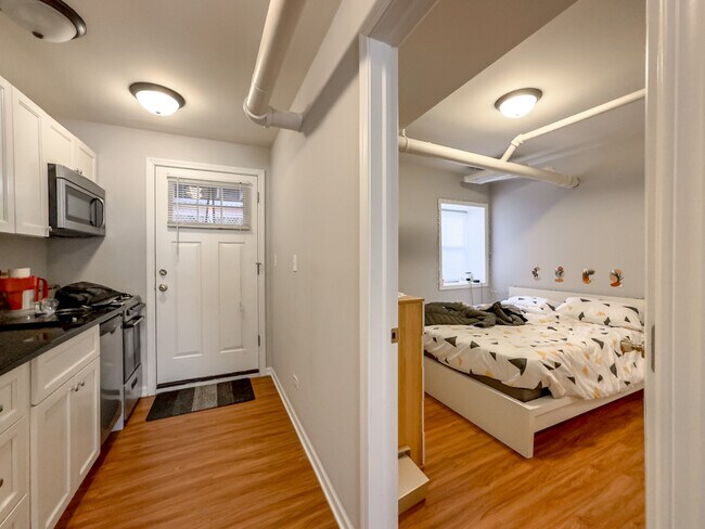 Building Photo - 4714 N Racine Ave