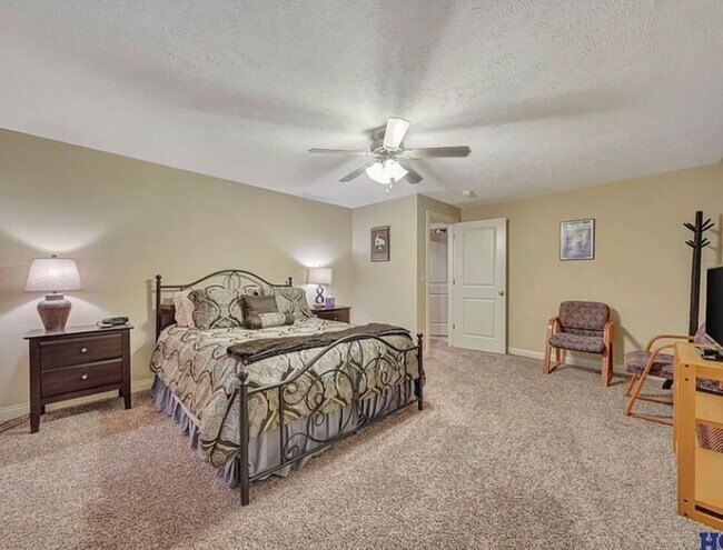 Building Photo - Stunning 4 bed, 3 bath Townhouse in NW Lincoln