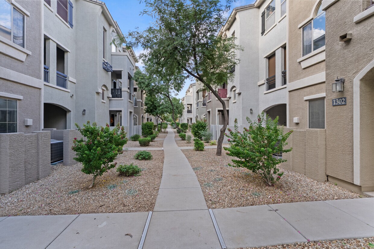 Foto principal - 2150 W Alameda Rd