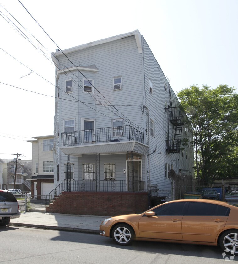 Building Photo - 111 6th St
