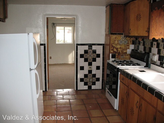 Building Photo - 714 Baca St