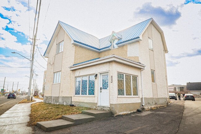 Building Photo - 1126 Cyrville Rd