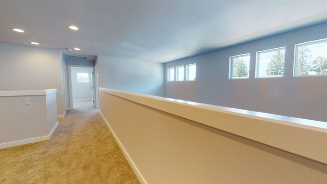 Foto del edificio - Large & Luxurious 3 Bedroom Available Near...