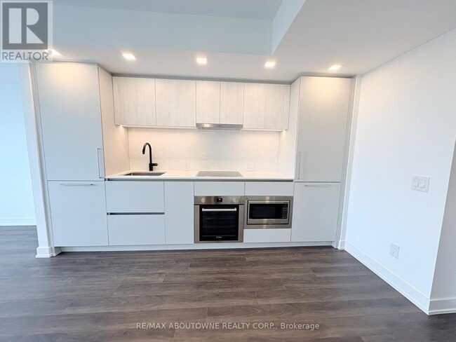 Building Photo - 609 Sherbourne St
