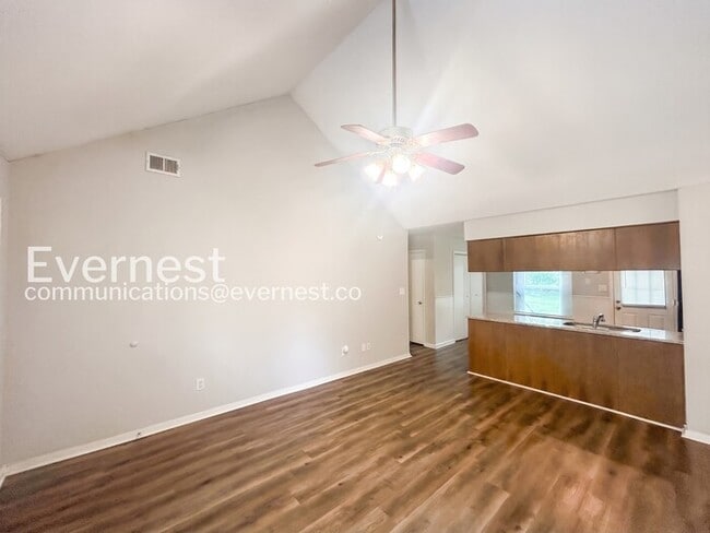 Building Photo - 5859 Shannon Dr