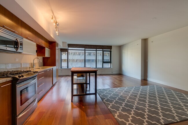 Foto del edificio - 1 Bed 1 Bath Condo Bell Town