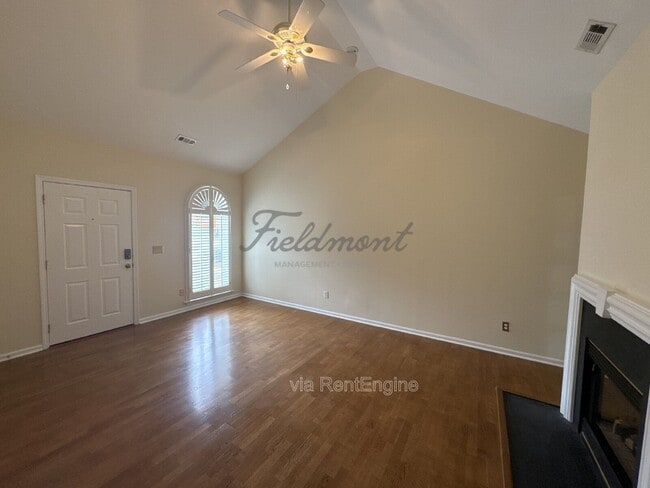 Foto del edificio - 102 Wyndham Ct