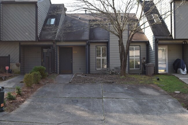 Building Photo - 272 Toweridge Dr SW